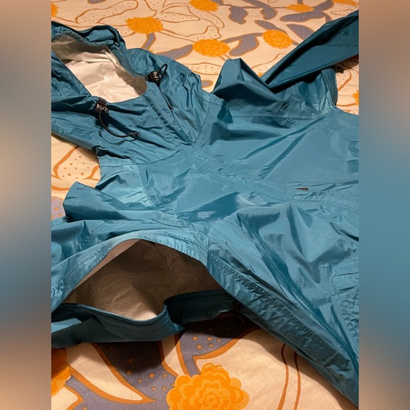 Eastern Mountain Sports rain jacket - Picture 8 of 10